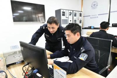 背心直通车关键词,现在的衣服至少两三百元