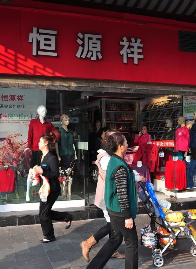 店招热点代码,京东店铺装修，导航栏中的hot动态图怎么用HTML代码做上去的?求代码