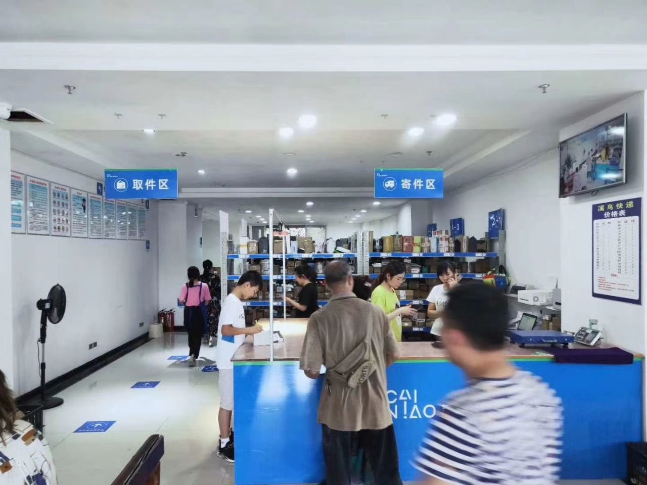 就地过年快递成新春运，菜鸟乡村站点年货涨两成