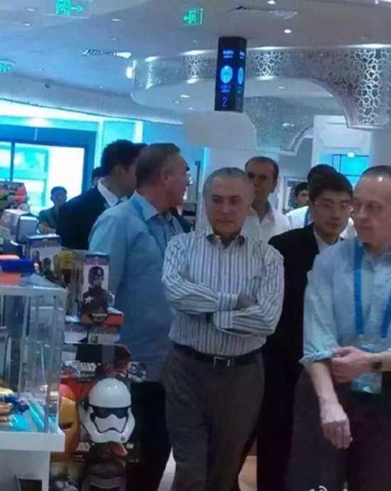 皮鞋组合标题视频,擦皮鞋这个行业现在还火吗