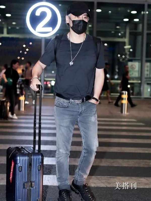 胡子vip课程,王力宏经历了什么？居然直播卖音乐课程