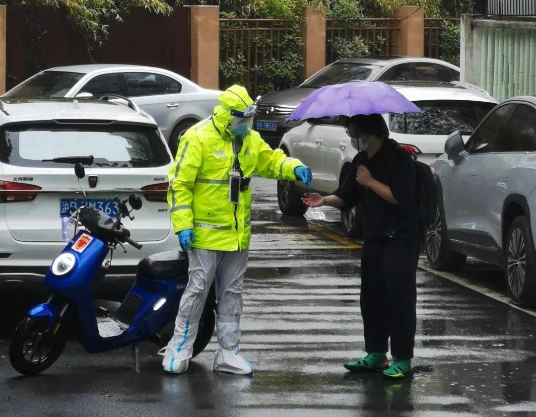 为什么淘宝直通车的钱不退给我,被卖家指定只能选无理由退货