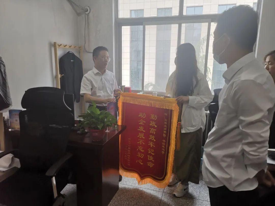 微信和qq到底靠什么赚钱,微信靠什么赚钱呢